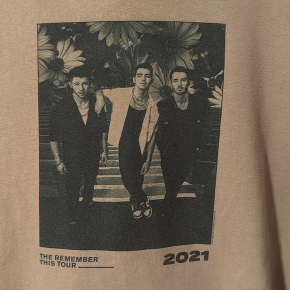 Jonas Brothers The Remember This Tour 2021 XL Tan Hoodie - Picture 2 of 13